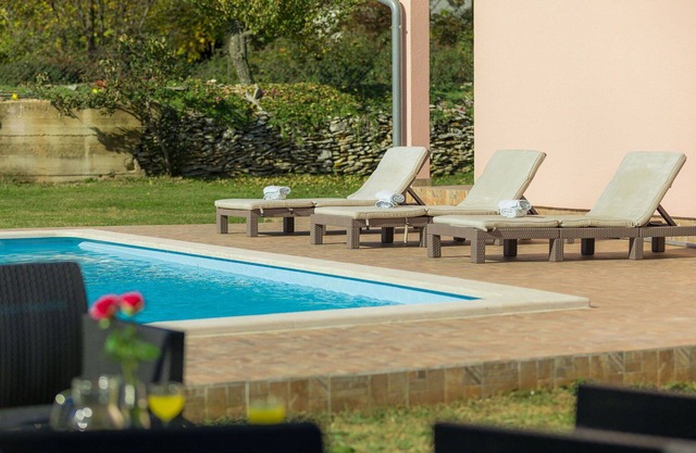 Beautiful private villa for 6 guests with A/C, WIFI, private pool, TV, terrace and parking