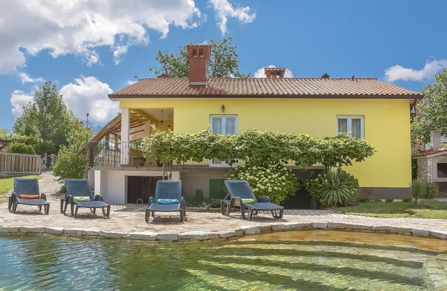Beautiful private villa for 6 guests with private pool, WIFI, terrace, pets allowed and parking