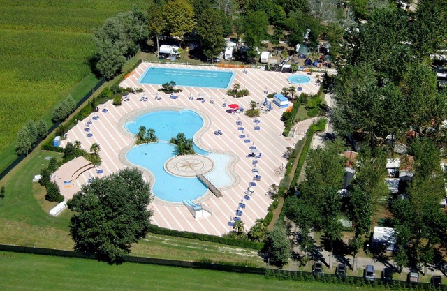 Beautiful private villa for 6 guests with pool, A/C, WIFI, terrace and parking