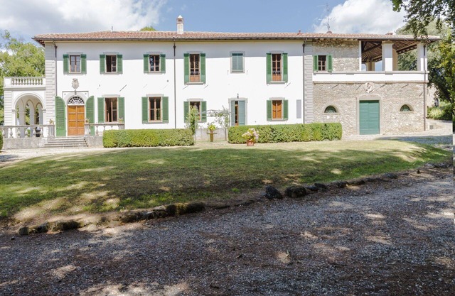 Beautiful private villa for 12 people with private pool, WIFI, TV, terrace and panoramic view
