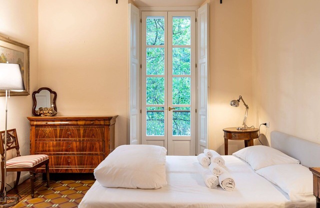 Beautiful private villa for 14 people with private pool, WIFI, patio, pets allowed and parking