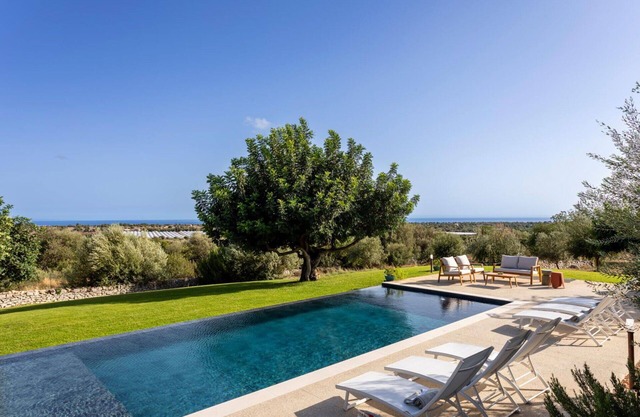Beautiful private villa for 8 people with WIFI, A/C, private pool, TV, terrace and pets allowed