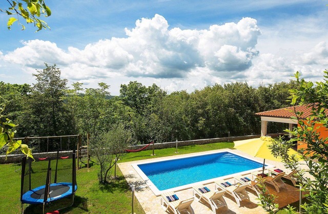 Beautiful private villa with A/C, private pool, WIFI, TV, terrace, pets allowed and parking