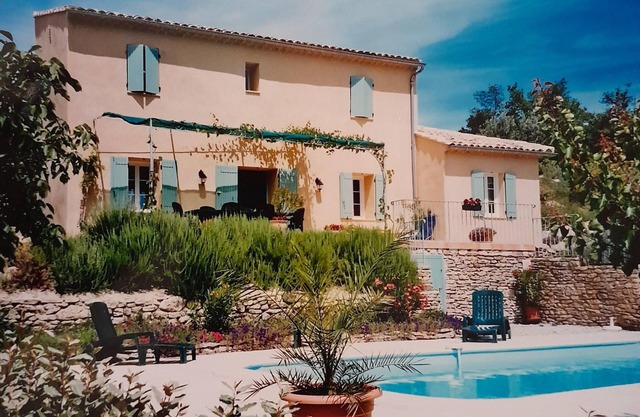 Beautiful Provençal farmhouse with private pool