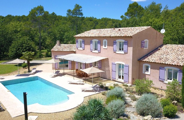 Beautiful Provencal style holiday home, with pool, for 4 to 10 people
