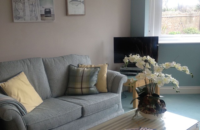 Beautiful refurbished south facing apartment with a stroll across to the beach.