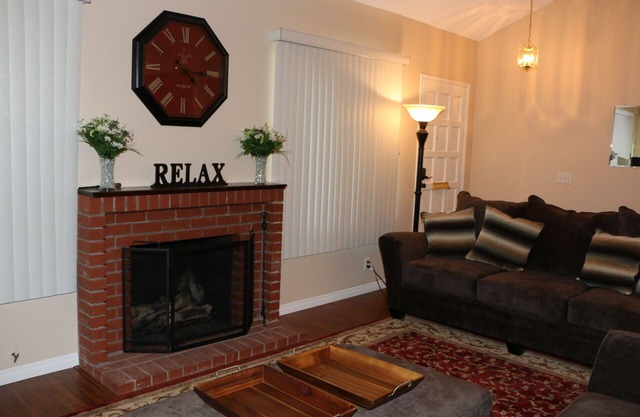 Beautiful Remodeled Townhome w/Quick Walk to the Disney Resort & Conv. Center