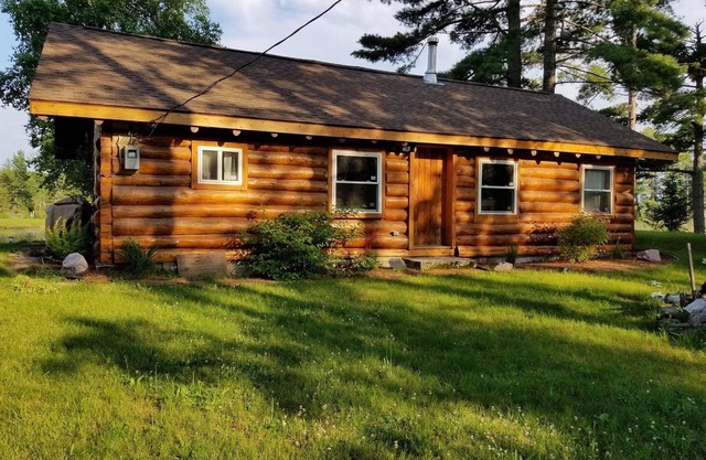 Beautiful, renovated cabin on Au Train RIver with Lake Superior across the road.