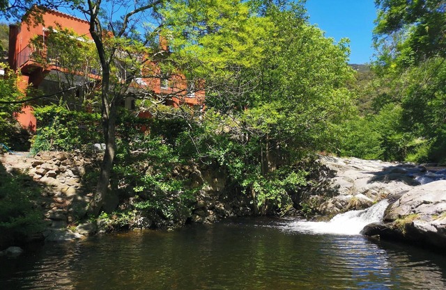 Beautiful River-front Apartment with Natural Pool