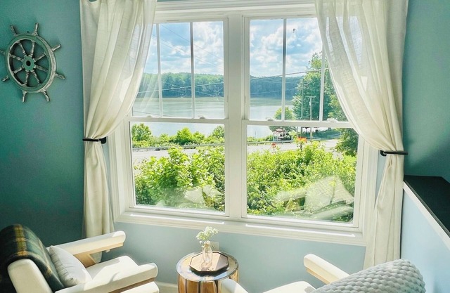 Beautiful River View spacious 3-bedroom house w/AC-WiFi- Ark -Creation Museum