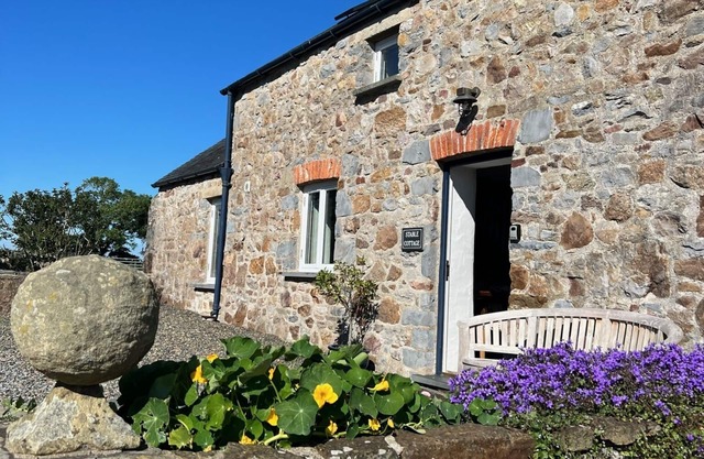 Beautiful rural location, Pembs Coast National Park near beaches, walk to Carew