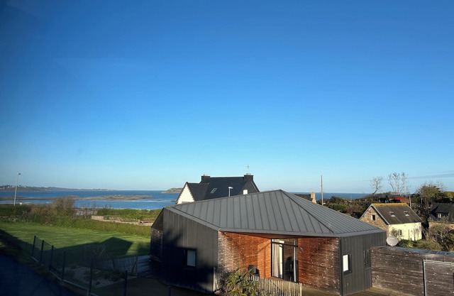 Beautiful sea views, modern, quality accommodation, 100 m from the beach!