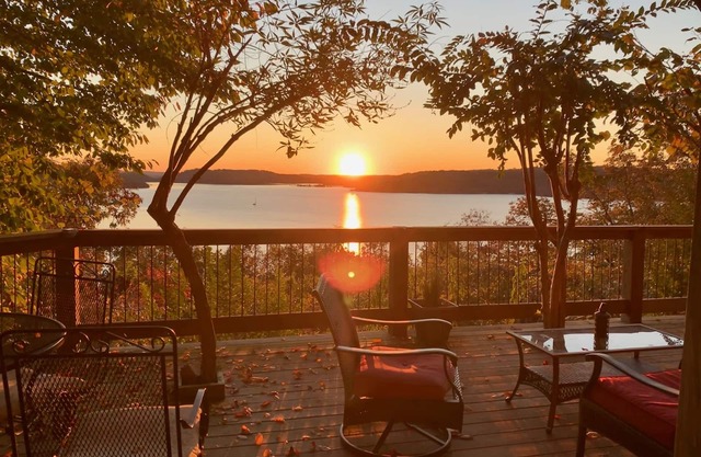 Beautiful Setting, Amazing Sunsets, Spectacular Lake View, Lakefront Property