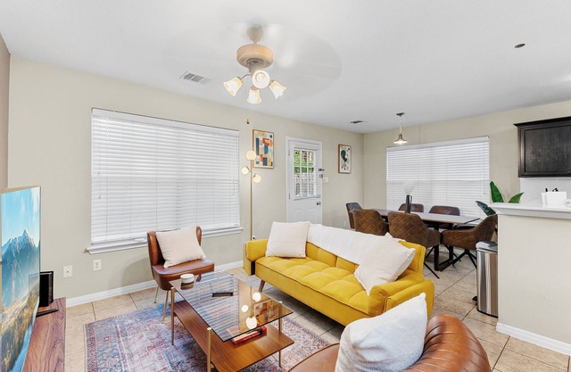 Beautiful Space - Nice yard - 10 min from DT