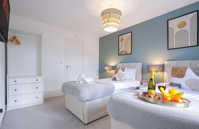 Beautiful & Spacious Home - Sleeps 10