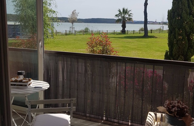 BEAUTIFUL, spacious 70 M2 T3 APARTMENT for 4 people with lake view