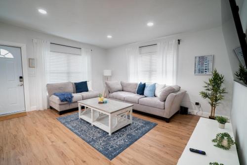 Beautiful Spacious Stylish Near Busch Gardens
