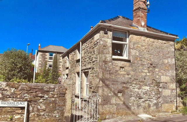 Beautiful Stone Cottage in Porthleven's Conservation Area Just 100m To Harbour