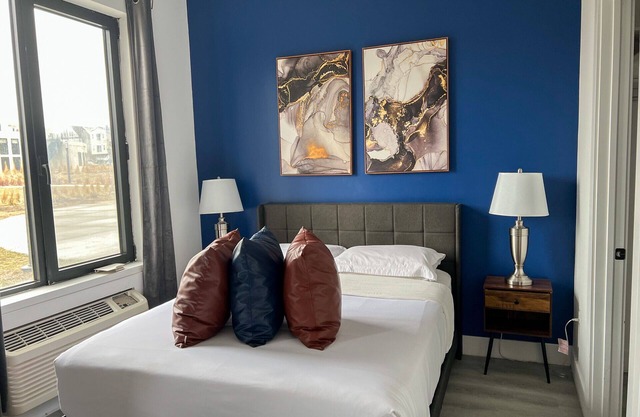 Beautiful Studio Near Airport 7539