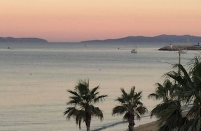 Beautiful studio with airco cabin 4pers view and sea front. nWIFI and Parking