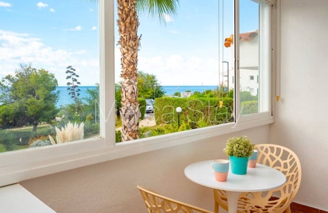 Beautiful Studio With Pool & sea Views