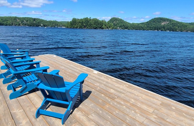 Beautiful & stylish waterfront cottage on the best bay of Lake of Bays