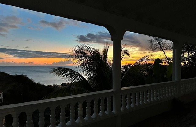 Beautiful sunset and Mountain View 2 bedroom apt