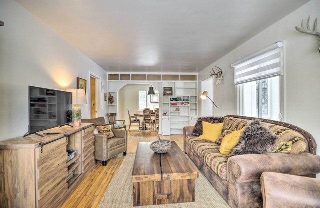 Beautiful Thermopolis Home w/Private Yard & Grill