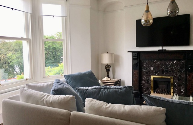 Beautiful town house with Nordic flair and views over the estuary