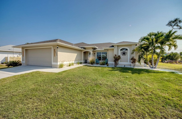 Beautiful vacation villa on Florida's west coast - pool, Wi-Fi; last minute OK
