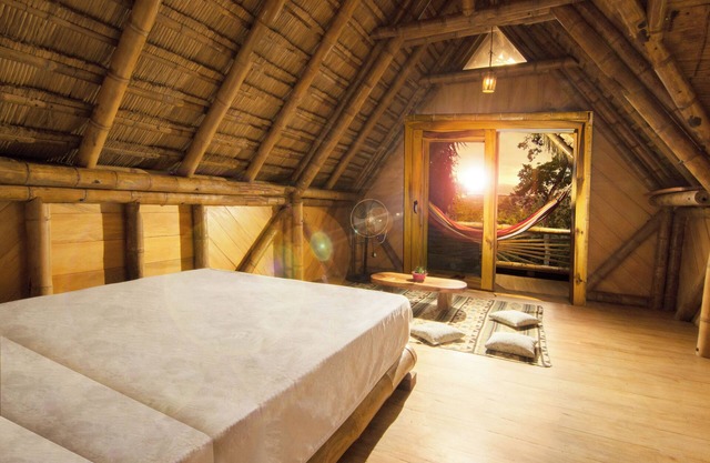 Beautiful view of the Sea and the Mountains | Cochapunko Cabins