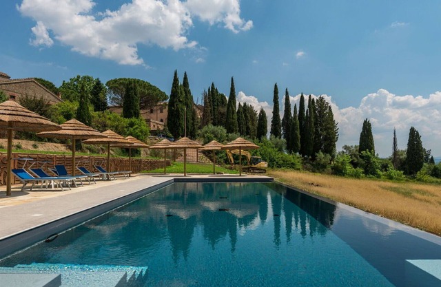 Beautiful villa with internet, pool, TV, patio, pets allowed, panoramic view and parking
