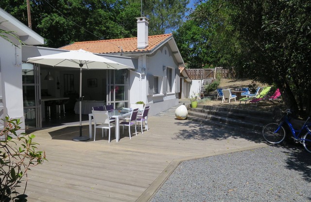 Beautiful villa Pylataise, 6/8 people, terrace and garden, near beaches