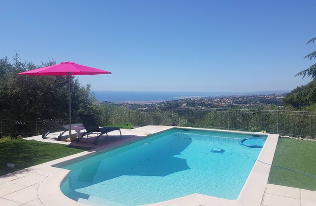 Beautiful villa with swimming pool and breathtaking and peaceful sea view