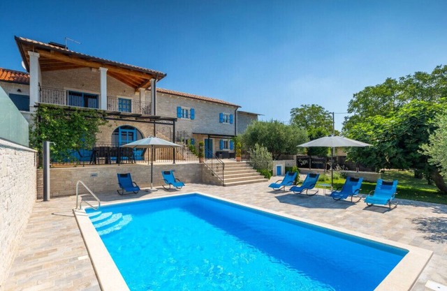 Beautiful villa Dussich with pool near Oprtalj