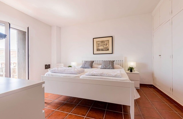 Beautiful villa for 8 guests with WIFI, private pool, A/C, TV, patio and pets allowed