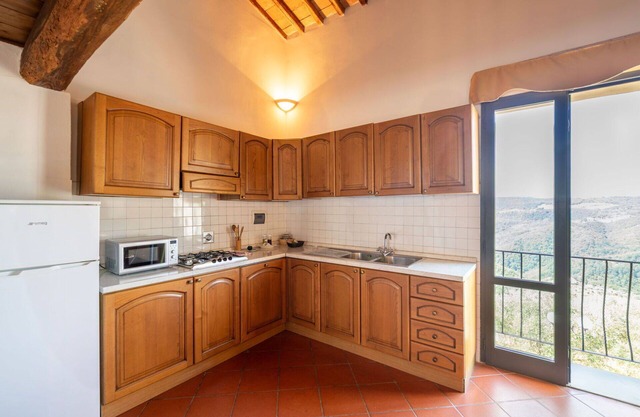 Beautiful villa for 14 guests with WIFI, A/C, private pool, TV, pets allowed and panoramic view