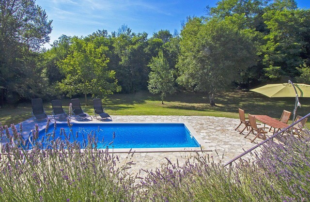 Beautiful villa for 6 people with A/C, WIFI, private pool, TV, terrace and parking