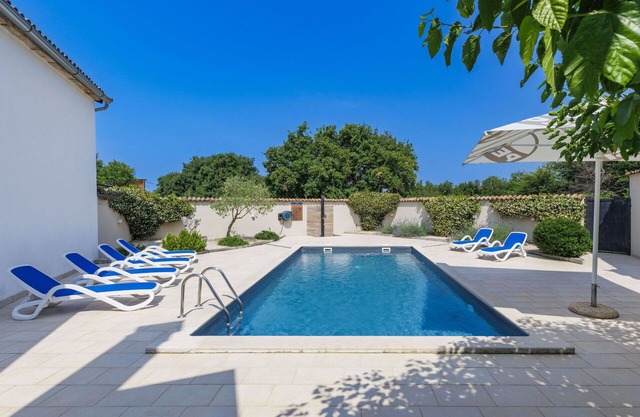 Beautiful villa for 8 guests with private pool, A/C, WIFI, TV, terrace and parking