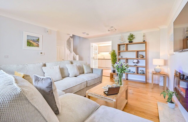 Beautiful villa for 6 guests with WIFI, TV, patio and parking