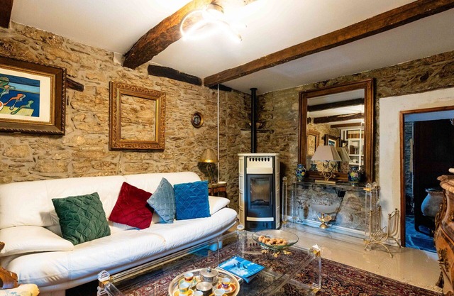 Beautiful villa for 6 guests with A/C, WIFI, pets allowed, panoramic view and parking