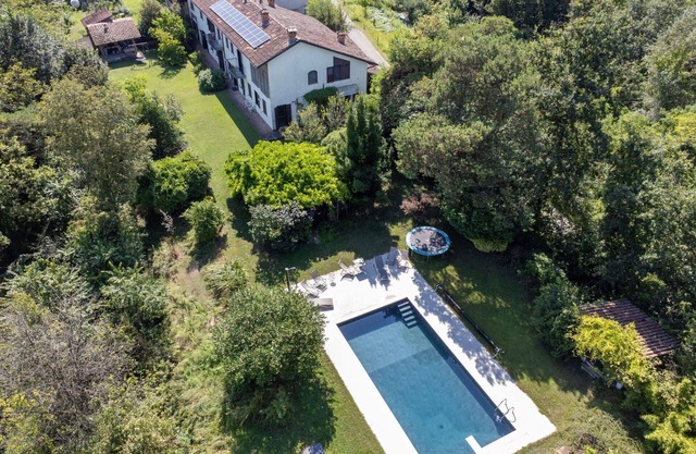 Beautiful villa for 8 people with private pool, TV, patio, pets allowed, panoramic view and par.