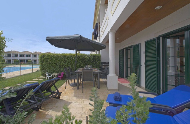 Beautiful villa for 6 guests with A/C, pool, hot tub, WIFI, TV, terrace and pets allowed