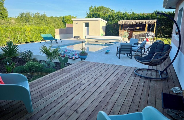 Beautiful villa (garden + pool + pétanque + bar)