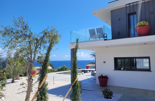 Beautiful villa in the Gulf of Saint-Tropez, superb sea view, air conditioning, swimming pool