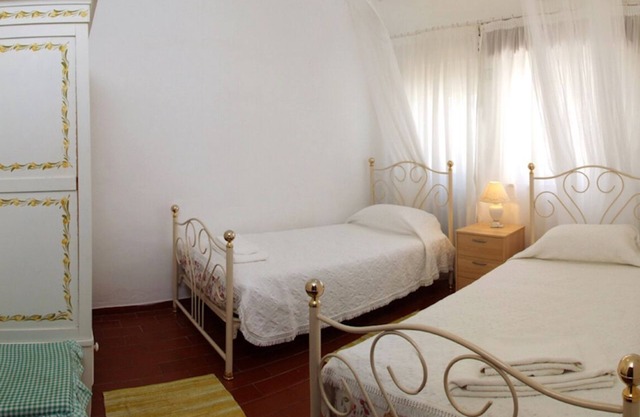 Beautiful villa, Solar Heat Pool, Ocean/Hill Views, Lagos Town/Beaches Nearby.