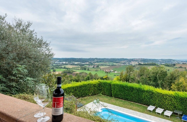 Beautiful villa with WIFI, A/C, private pool, terrace, pets allowed, panoramic view and parking