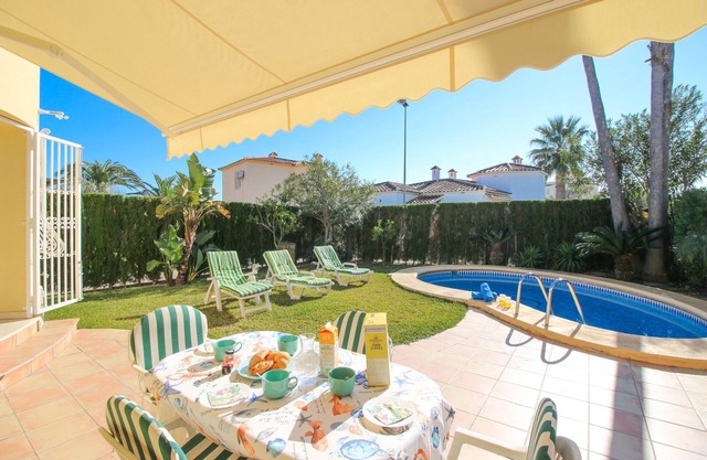 Beautiful Villa with pool in Oliva Nova Golf
