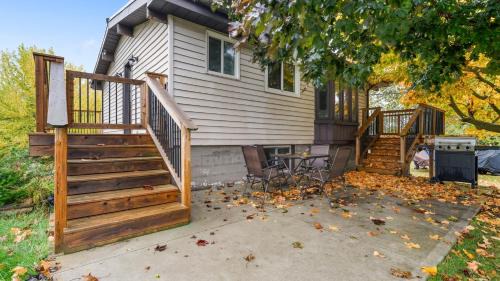 Beautiful Waterfront Family Escape!