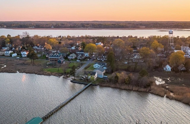 Beautiful Waterfront Home Near Many Local Attractions!